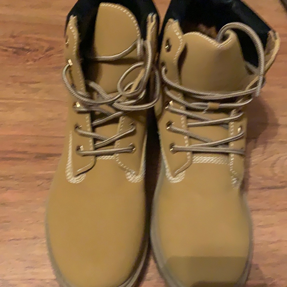 Brand new Timberland-style boots